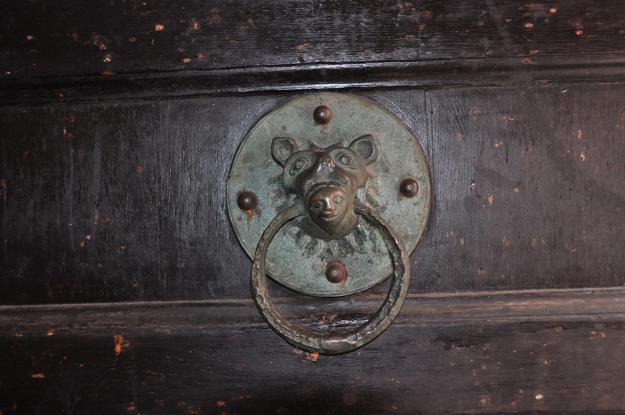 Door Knocker - free online jigsaw puzzle photo
