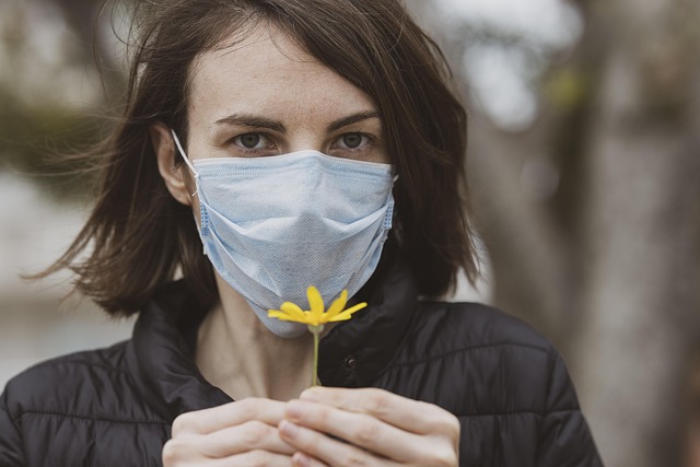 mask, coronavirus, quarantine, virus, epidemic, disease, covid-19, infection, medical, protection, pathogen, health, flu, hygiene, cleaning, daisy, romantic, spring, loneliness, nature, smell
