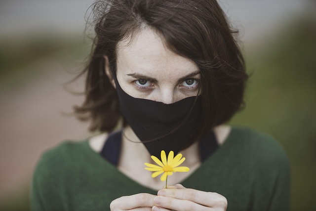 mask, coronavirus, quarantine, virus, epidemic, disease, covid-19, infection, medical, protection, pathogen, health, flu, hygiene, cleaning, daisy, romantic, spring, loneliness, nature, smell