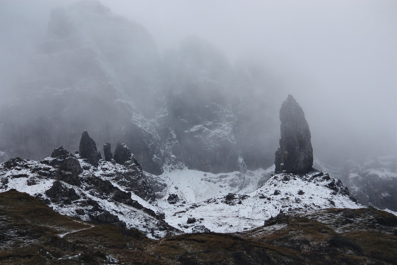 El old man of storr escocia niebla foto gratis en pixabay pixabay