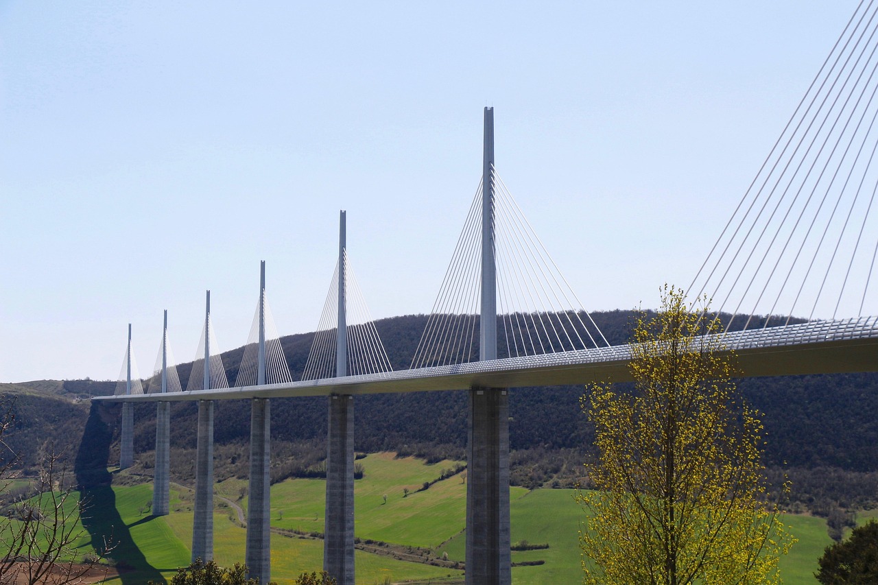 Viaduct - free online jigsaw puzzle photo