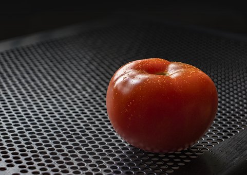 Tomate, Roșu, Negru, Contrastul