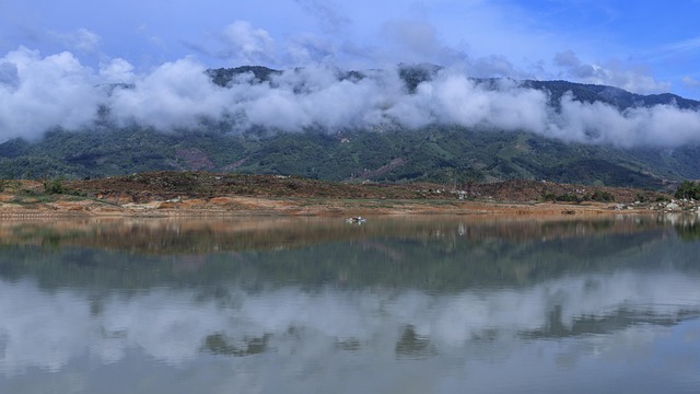 Free Lake Cloud photo and picture