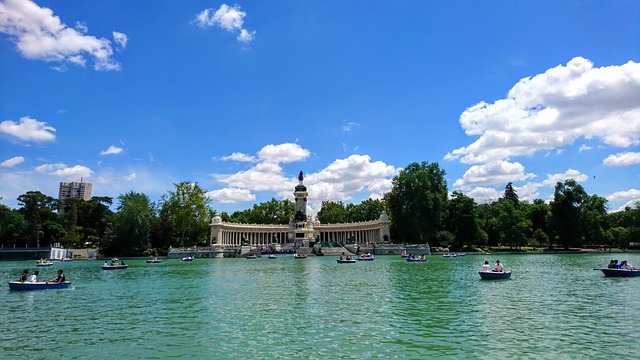 Free El Retiro Park Madrid photo and picture