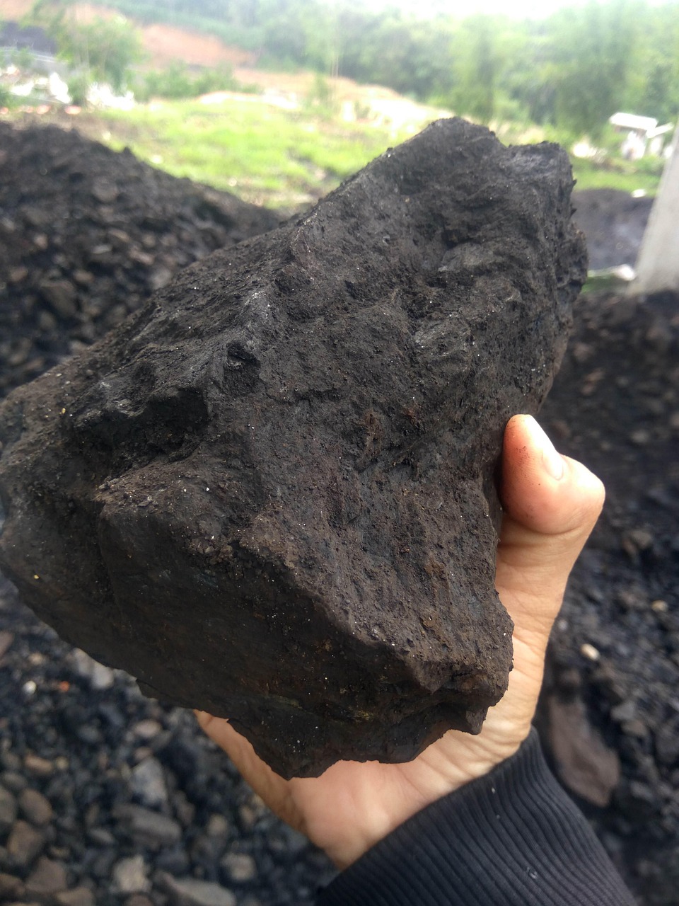A Lump of Coal Has What Type of Energy Stored Inside? - Featured Image
