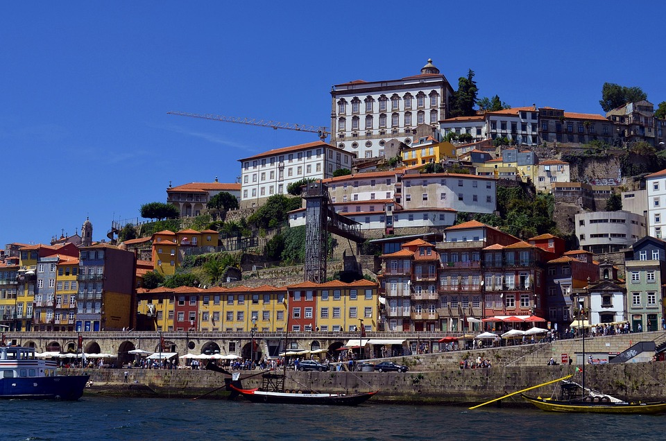 Sipping and Exploring: Best Wine Tours and Day Trips from Porto