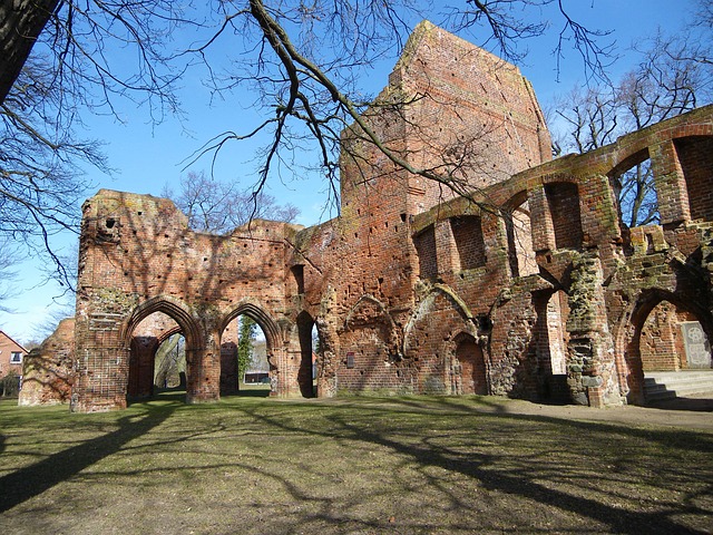 Free Ruin Church photo and picture
