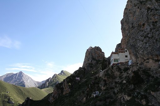 Alpine Construcción, Naturaleza, Templo