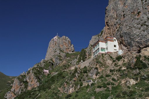 Alpine Construcción, Naturaleza, Templo