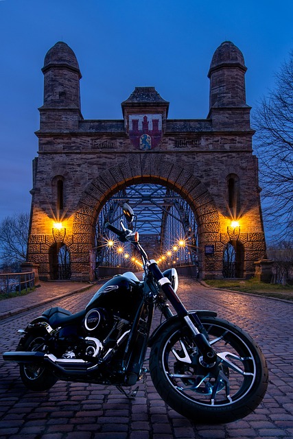 Brücke, Nacht, Harley-Davidson