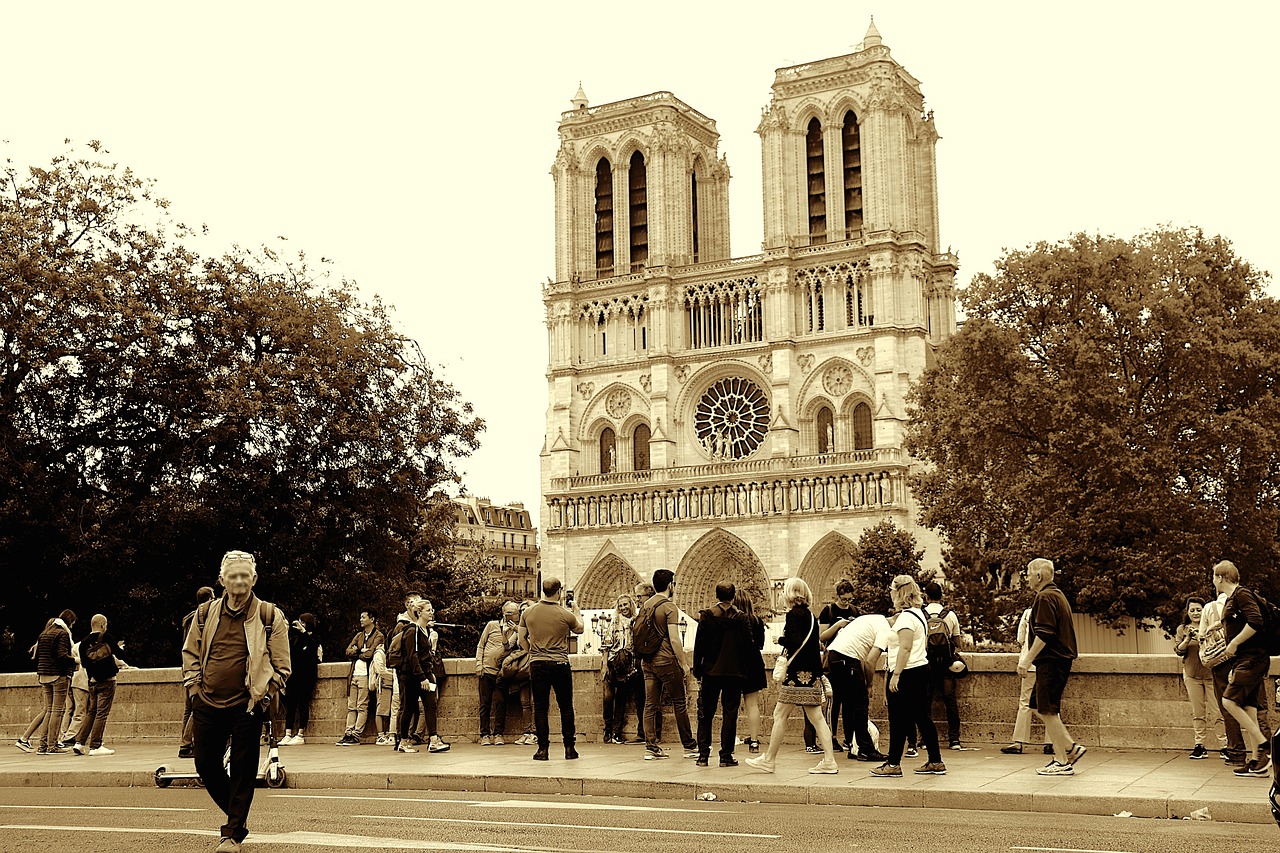 Notre Dame Of Paris - free online jigsaw puzzle photo