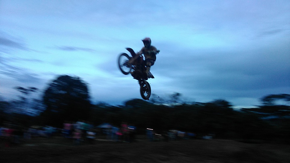 motocross-salto-photo-gratuite-sur-pixabay-pixabay