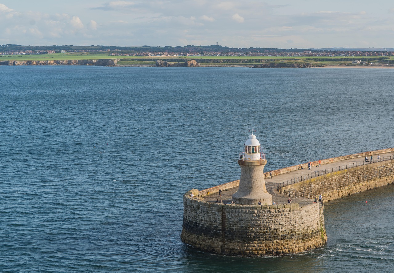 Tyne Lighthouse - free online jigsaw puzzle photo