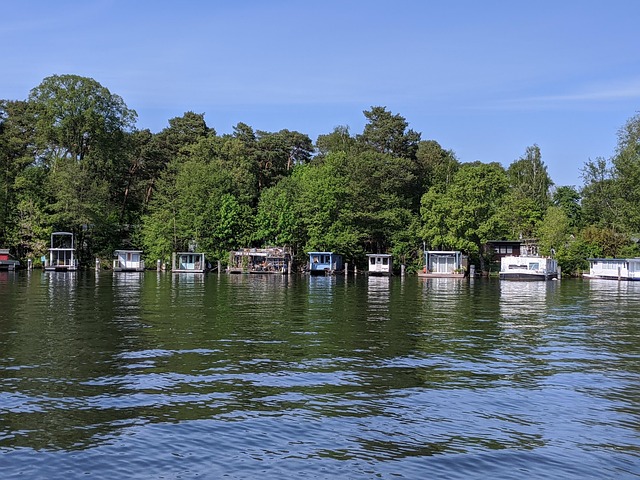 Free Lake Boats photo and picture