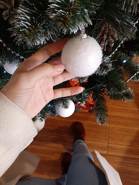 Mãos, Mulher, Árvore De Natal, Detalhes