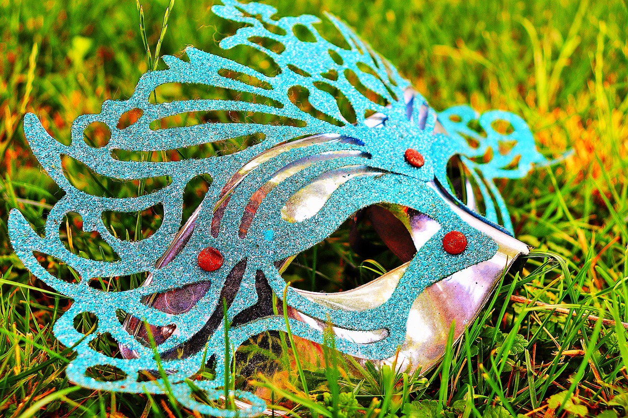 Mask - free online jigsaw puzzle photo