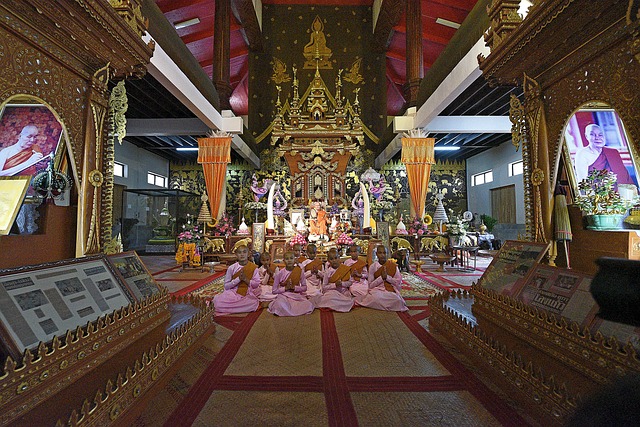 Free Pray Buddha Statue photo and picture