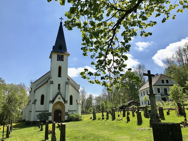 Iglesia, Posterior Zvonkova, Junio