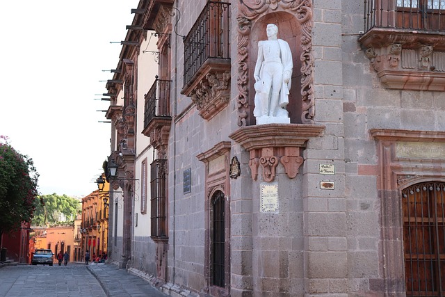Free Statue Building photo and picture