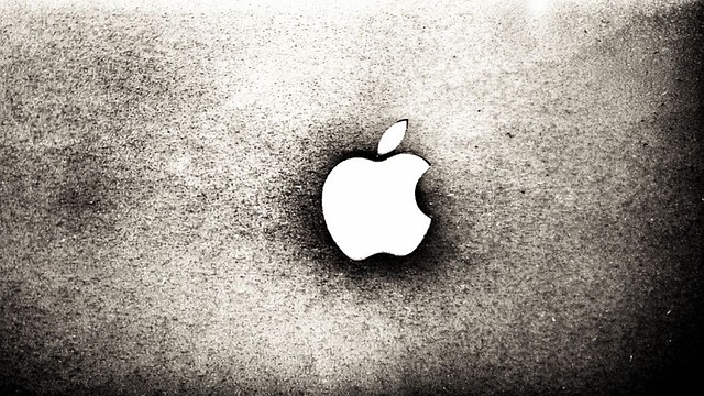 Free Apple Macbook Pro photo and picture