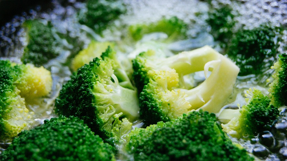 Receta de salteado de brócoli con piñones