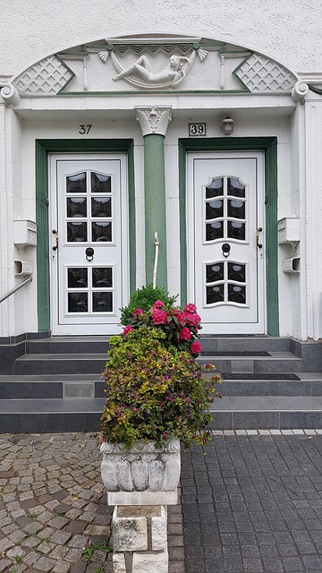 Free Entrance Duplex photo and picture