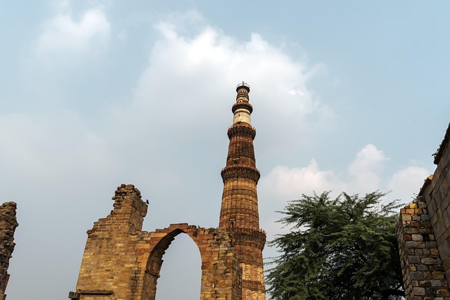 Free Qutb Minar Delhi photo and picture