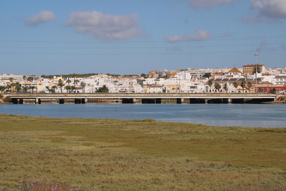 https://cdn.pixabay.com/photo/2020/06/17/05/34/the-port-of-santa-maria-5308253_960_720.jpg