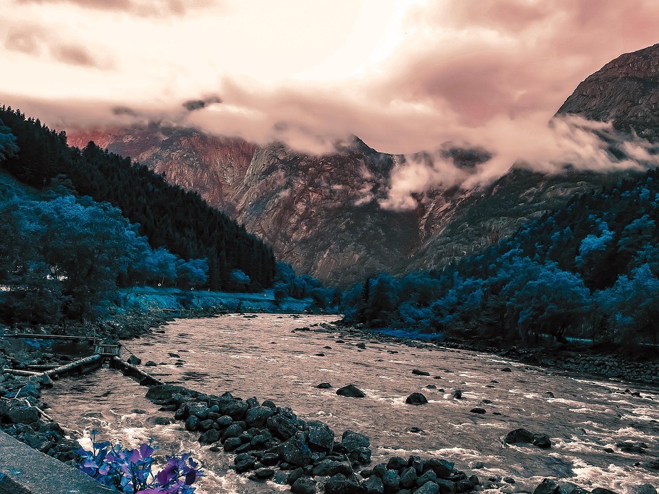 mountain-5318856_960_720.jpg