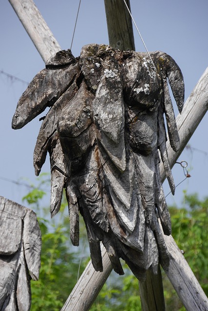 Free Hopfendolde Wooden Sculpture photo and picture