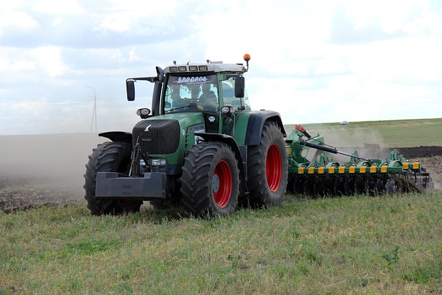 Free Tractor Farm photo and picture