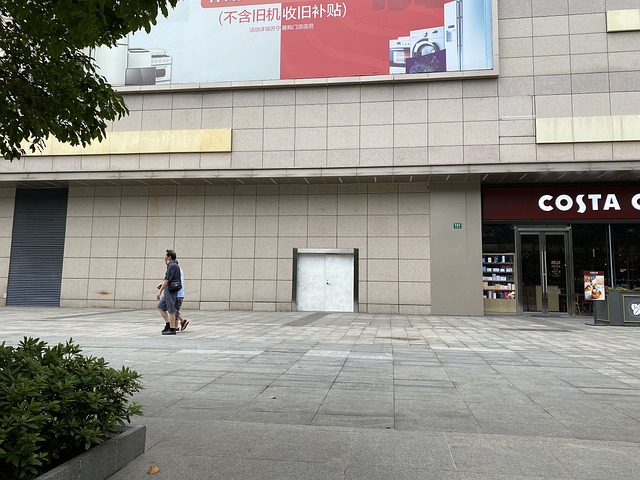 Free Walk Building photo and picture