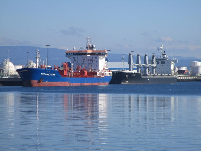 Free Tanker Vessel Oil Tanker photo and picture