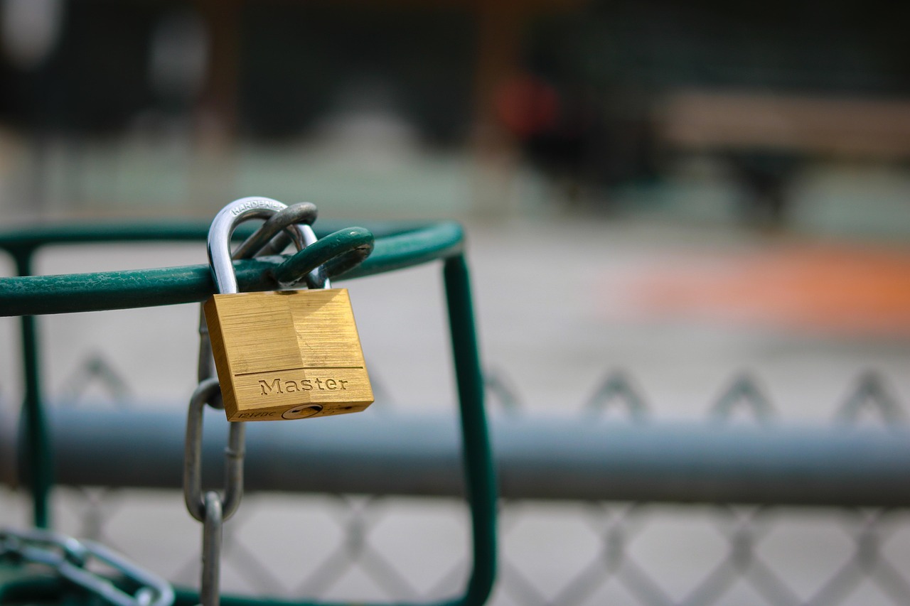 Lock Chain Link Fence Green Tennis - Free photo on Pixabay