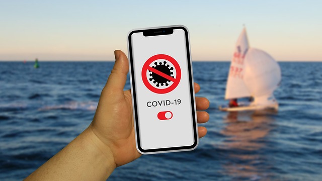 Mobile, covid-19-app, sea and lake — photo by iXimus