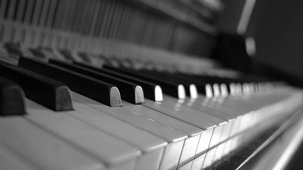 Free Piano Black And White photo and picture