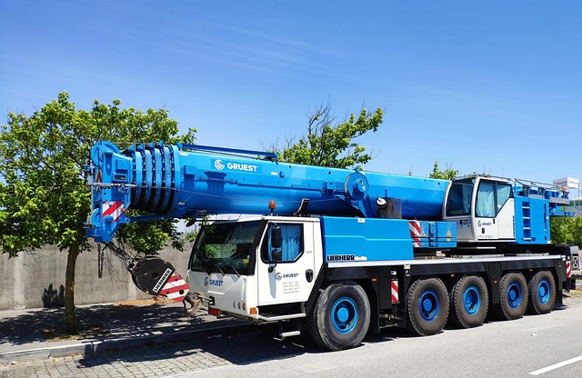 Free Mobile Crane Handling Equipment photo and picture