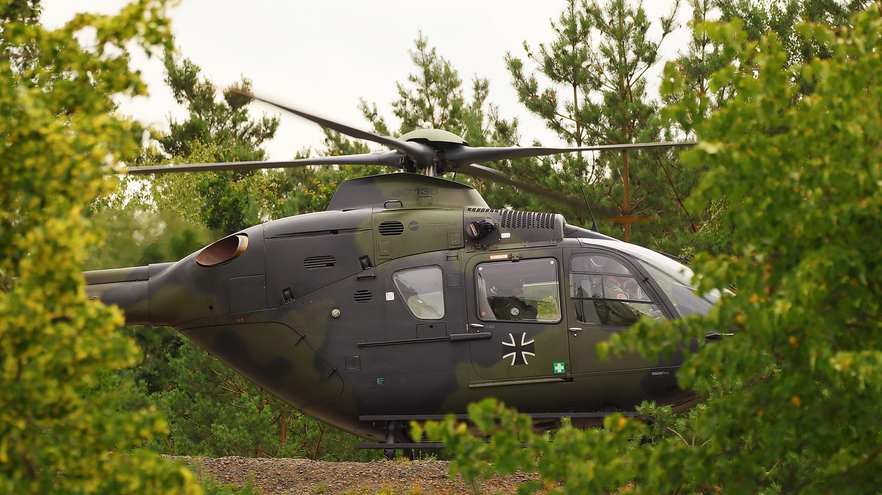 Helicopter - free online jigsaw puzzle photo