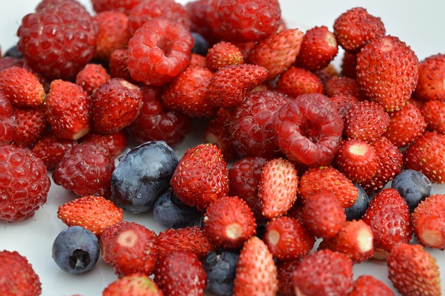 Free Berries Strawberry photo and picture