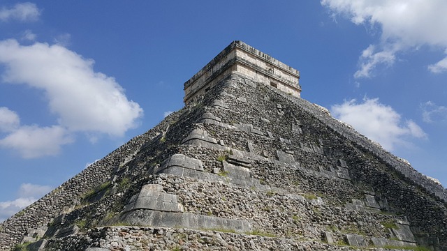 Free Chichen Itza Pyramid photo and picture