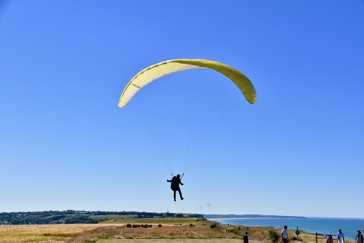 Paragliding - free online jigsaw puzzle photo