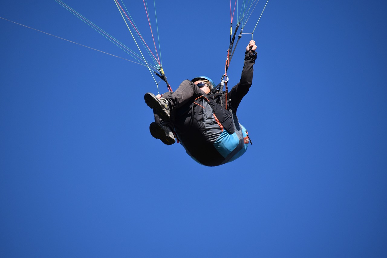 Paragliding - free online jigsaw puzzle photo