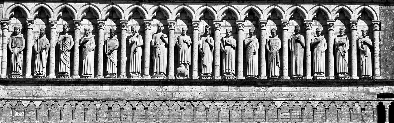 Chartres - free online jigsaw puzzle photo