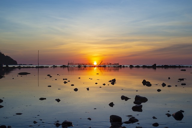 Free Dawn Scenery photo and picture