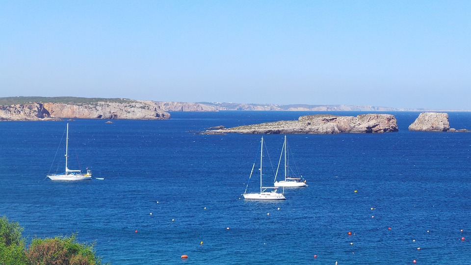 Seaside Flavors: The Best Seafood Dishes in the Algarve