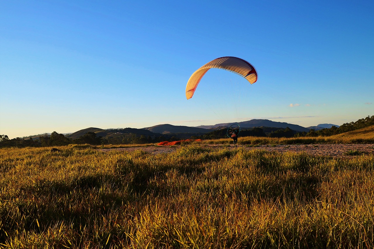 Paragliding - free online jigsaw puzzle photo