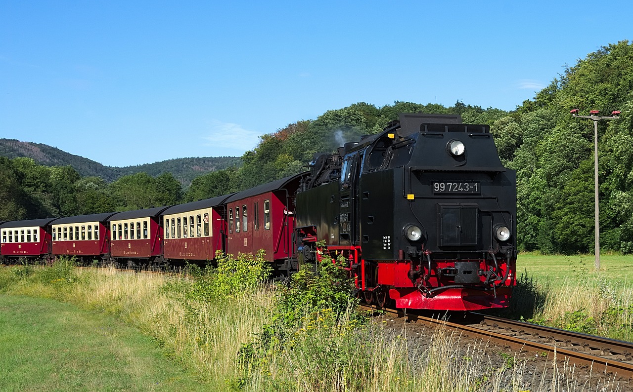 Steam Locomotive - free online jigsaw puzzle photo