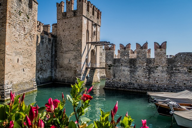 Free Castle Sirmione photo and picture