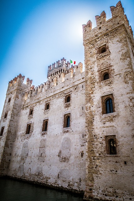 Free Castle Sirmione photo and picture