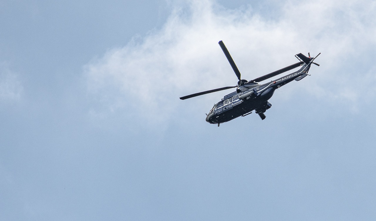 Helicopter - free online jigsaw puzzle photo